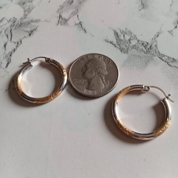 585 (14k) Two-tone White and Yellow Gold Diamond Cut Hoop Earrings Vtg Estate - Picture 4 of 11